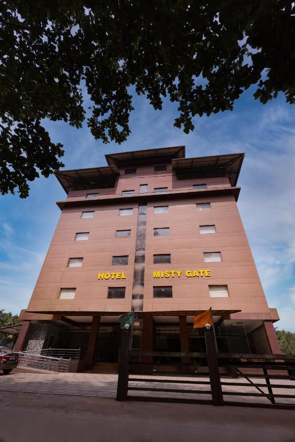 Misty Gate Hotel Витири Екстериор снимка